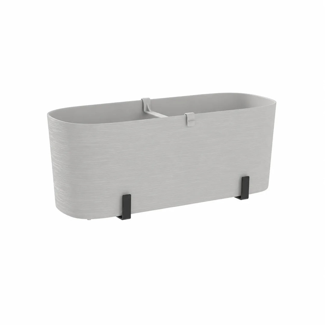 Fioriera Paros bianca dal design moderno con agganci integrati per fissaggio su parapetti e balconi esterni.