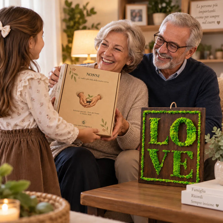 Nonni che ricevono in regalo il quadro LOVE in muschio stabilizzato con confezione dedicata alla Festa dei Nonni