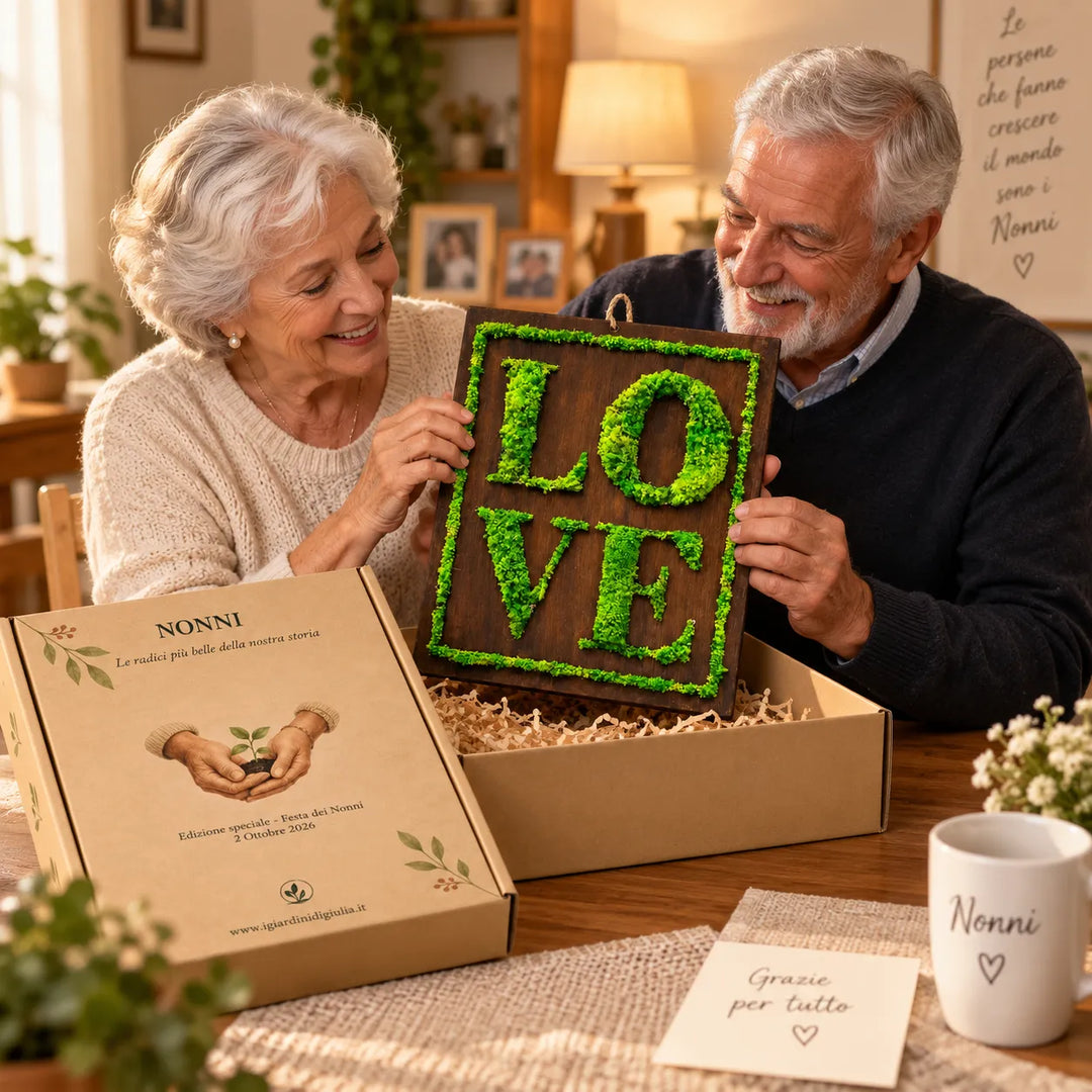 Coppia di nonni con quadro LOVE in muschio stabilizzato appena aperto dalla scatola regalo