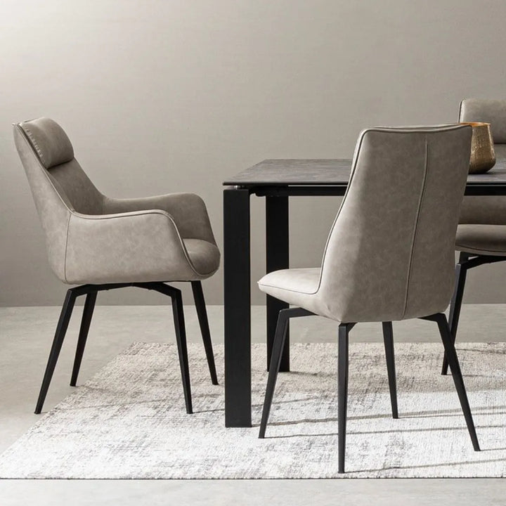 Tappeto Suri argento 200x290 cm abbinato a tavolo e sedie moderne in soggiorno
