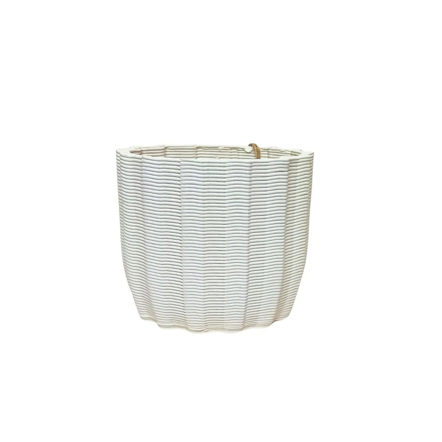 Vaso Giulia piccolo in argilla bianca naturale, finitura opaca e linee orizzontali ravvicinate, perfetto per piante da interno.
