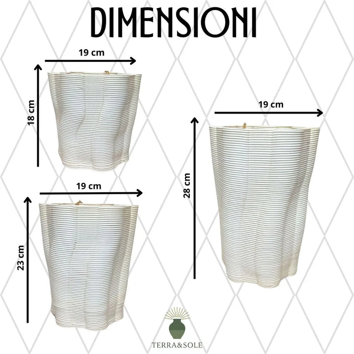 Tre vasi Venezia in argilla bianca di diverse altezze con misure indicate, diametro 19 cm.