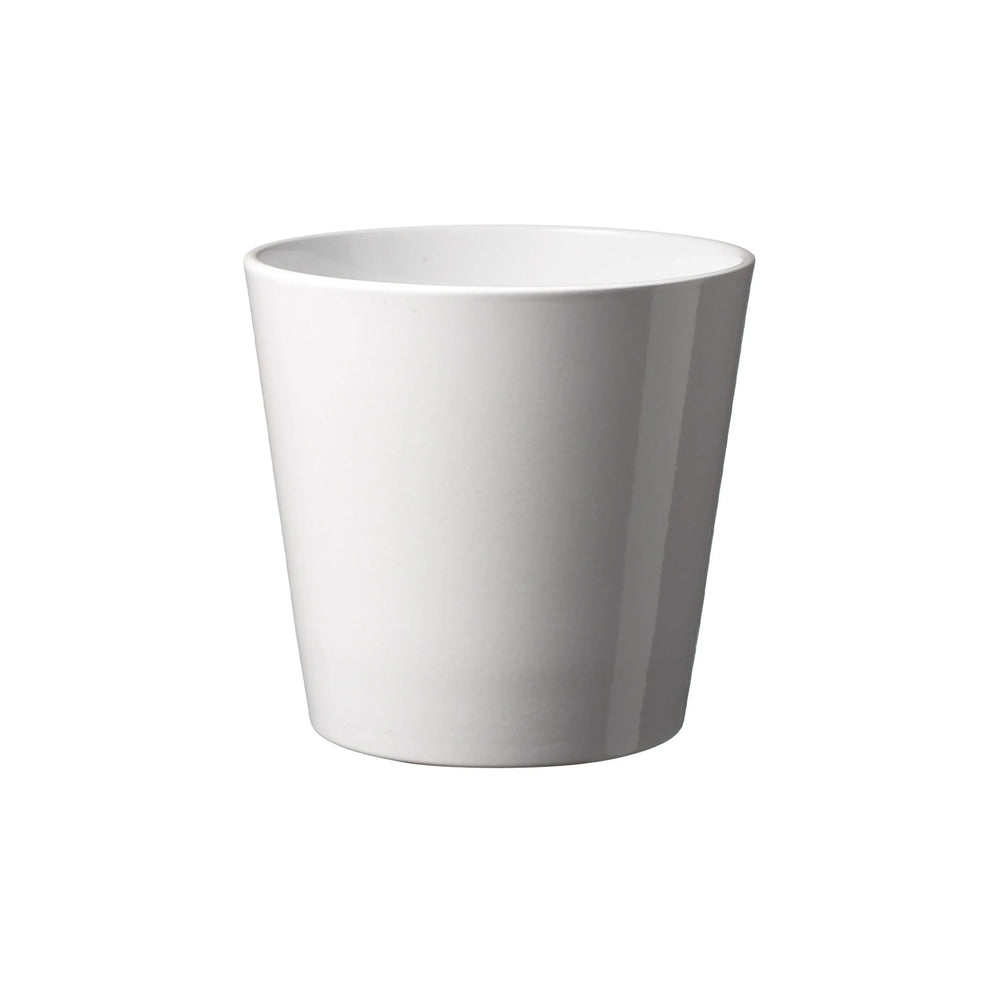Vaso tondo Dallas in ceramica bianca lucida, dal profilo conico e superficie liscia, isolato su sfondo bianco