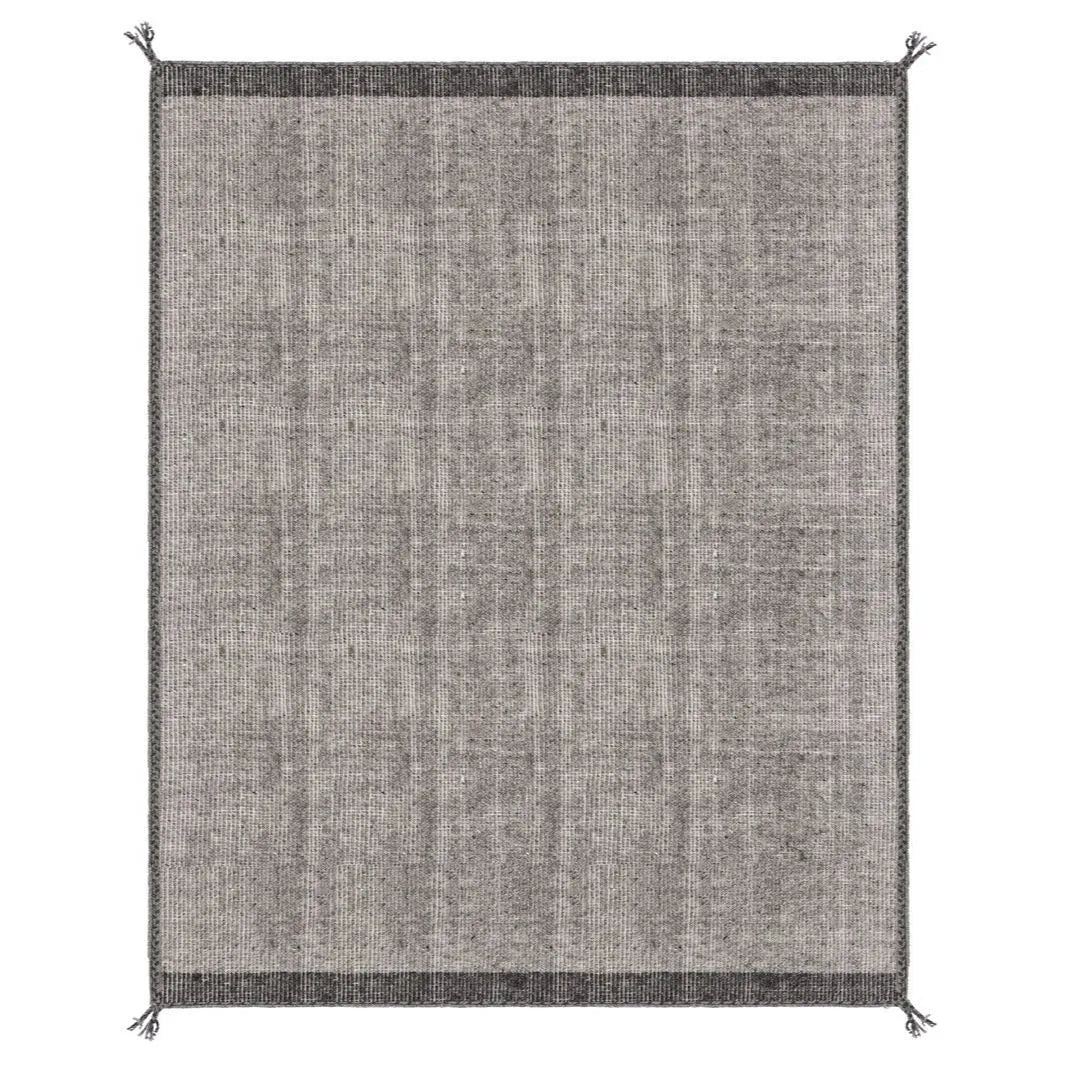Tappeto Chathu grigio sotto tavolo da pranzo in ambiente luminoso

