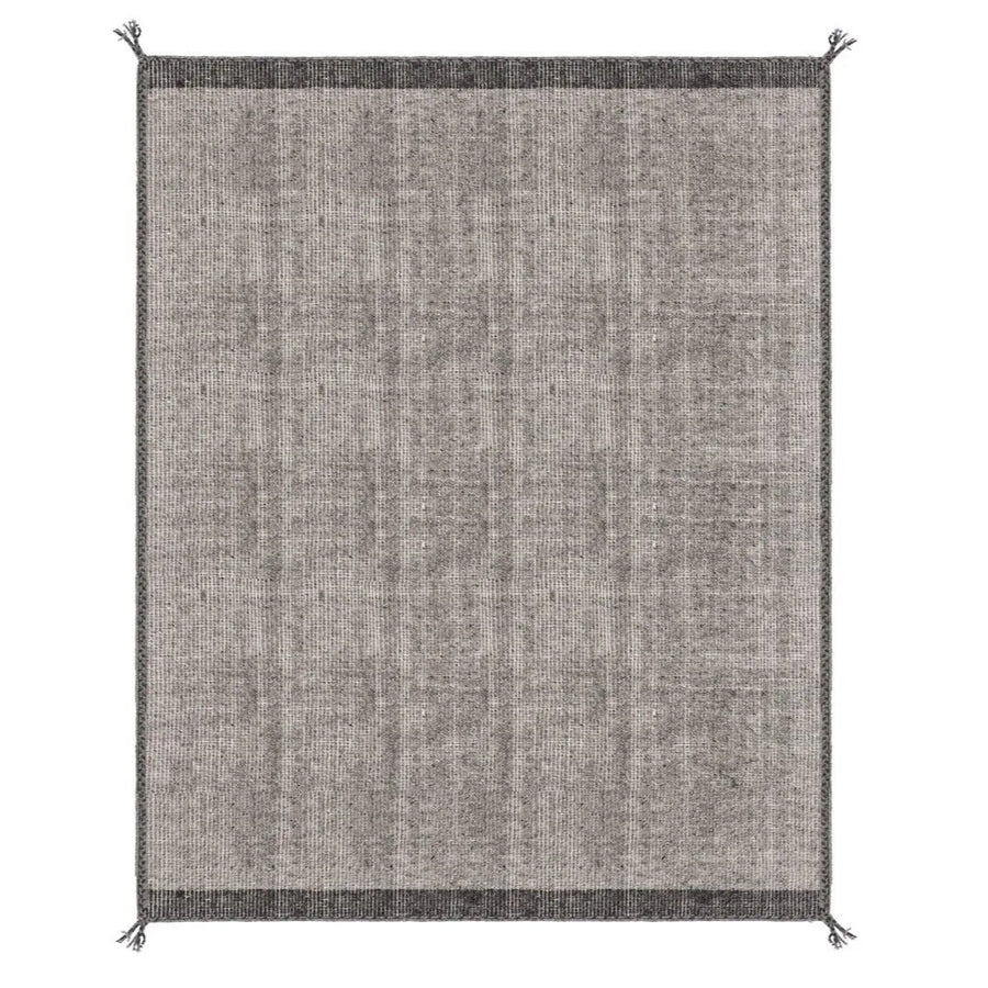 Tappeto Chathu grigio sotto tavolo da pranzo in ambiente luminoso

