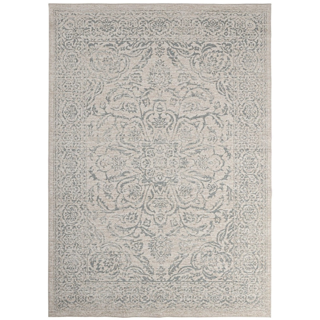 Tappeto stile orientale beige con dettagli floreali in rilievo, effetto vintage e finitura elegante.