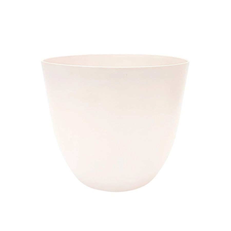 Vaso in plastica bianco opaco con finitura liscia, forma arrotondata ideale per piante da interno.